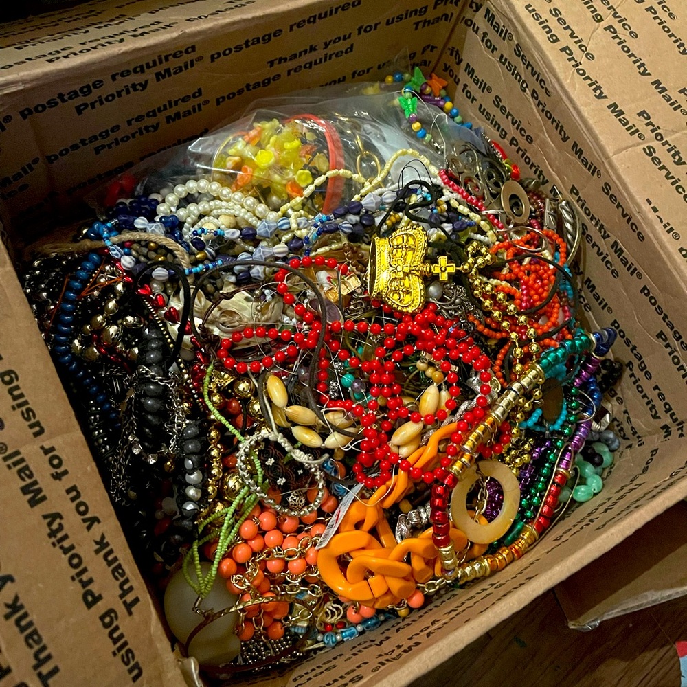 Junk jewelry lot mostly beads 10.6 pounds.